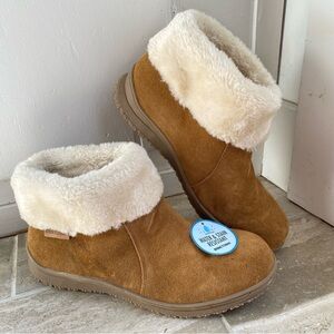 NWT Minnetonka Suede Southtown Faux Fur Ankle Boots Water Resistant 10